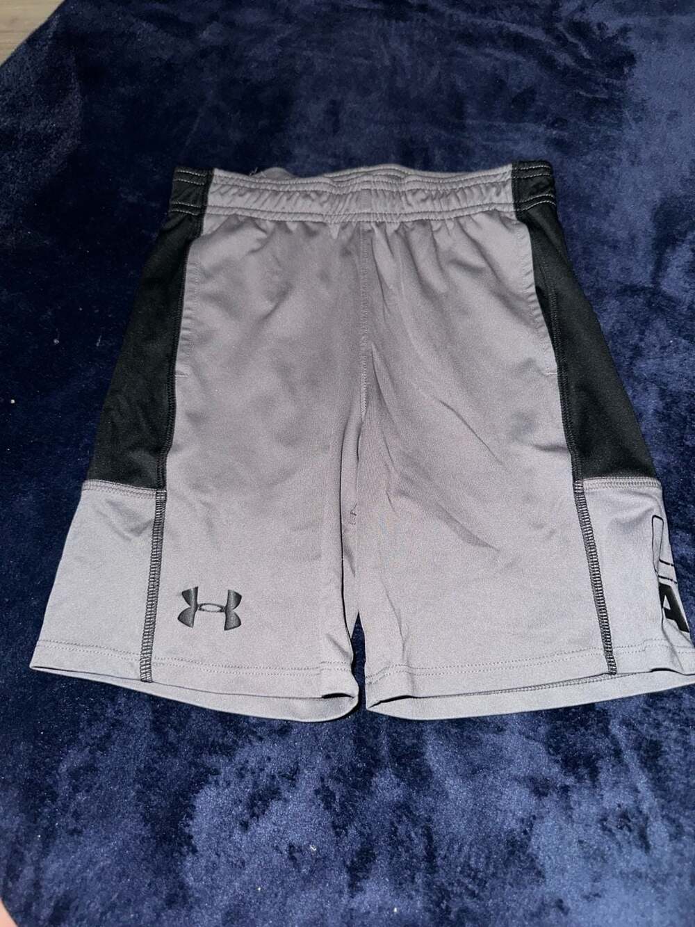 Under Armour Boys Athletic Shorts Size S Gray Black